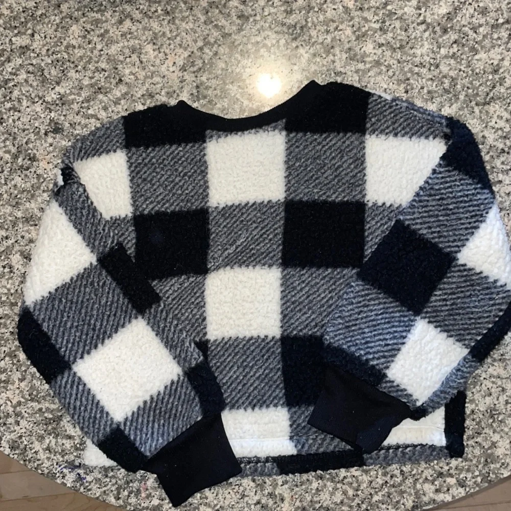 Old Navy cropped fuzzy sweater